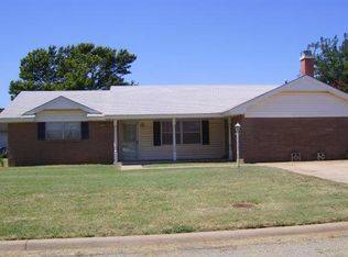 304 Bryan Ave, Burns Flat, OK 73624