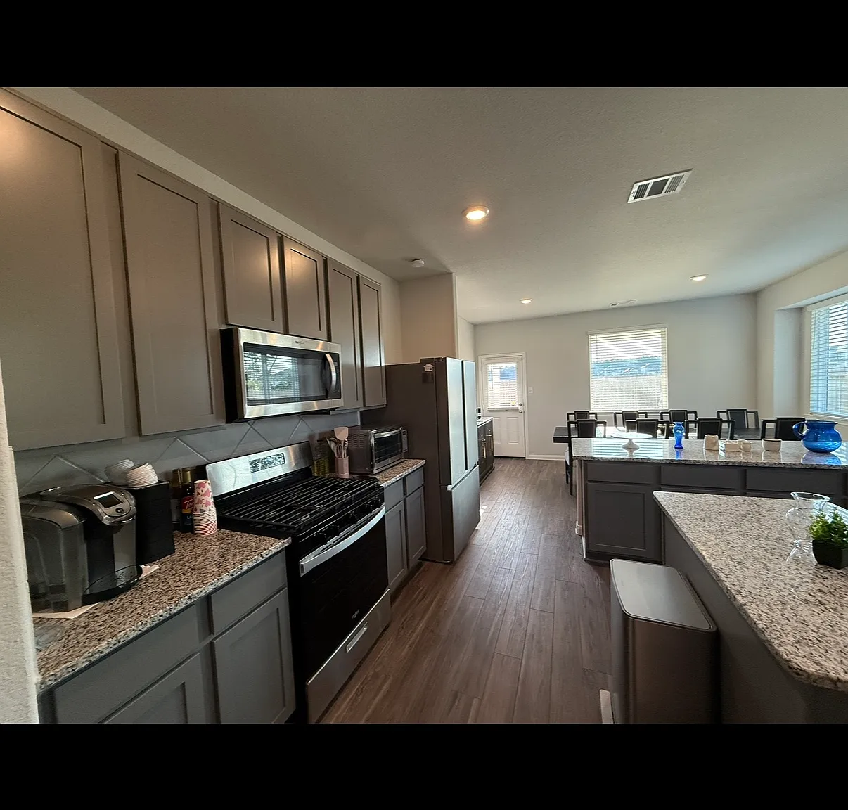4 bed, 2.5 bath, 2600 sqft, $2,950 — Photo 4