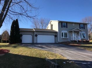 9522 Rambouillet Rdg, Roscoe, IL 61073