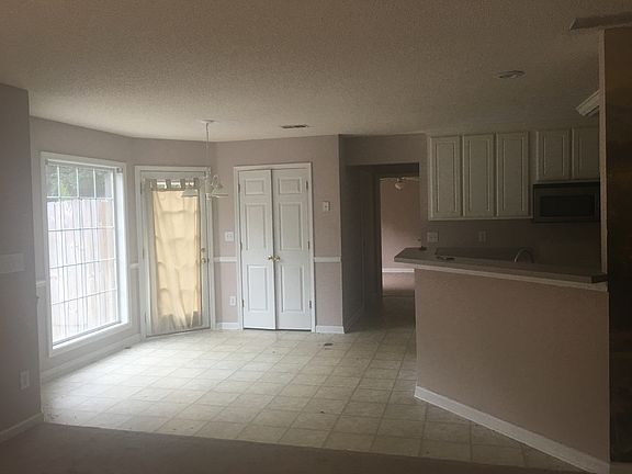 2nd image of 140 Oakwood Trl