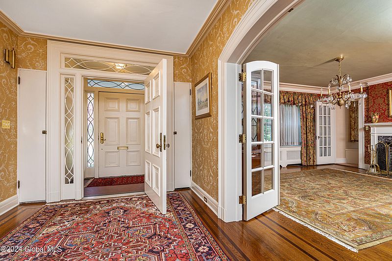 4th image of 668 Western Avenue