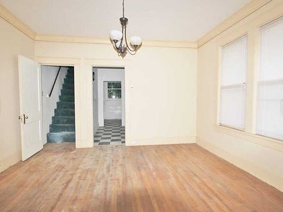 5th image of 2297 Jackson Ave
