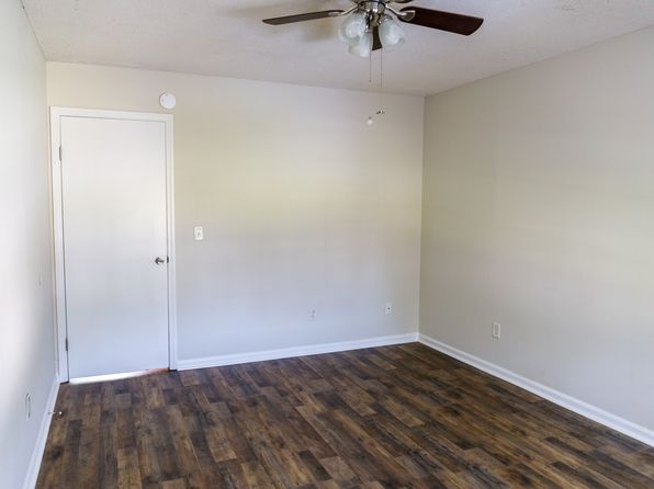 32 Crosscreek Dr APT C