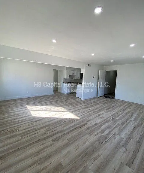 11-17 Kensington Heights — Photo 20