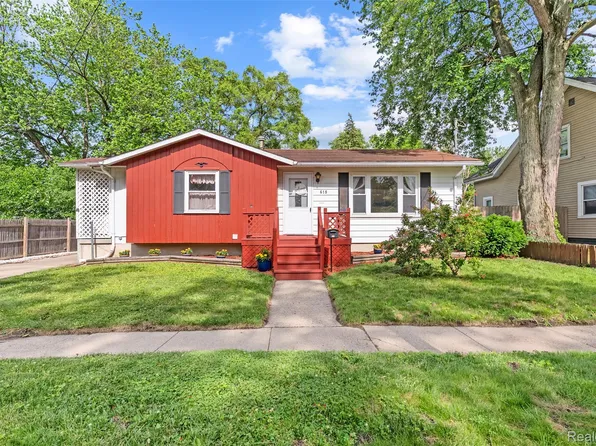 615 Broadway Ave, Owosso, MI 48867