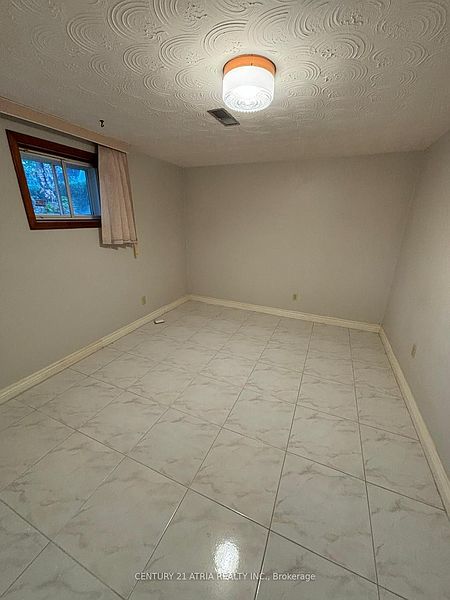 Toronto House for rent - 3 Bedrooms — photo 2