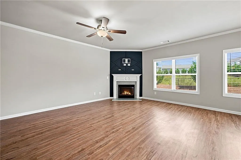 4 bed, 2.5 bath, 1966 sqft, $2,200 — Photo 4
