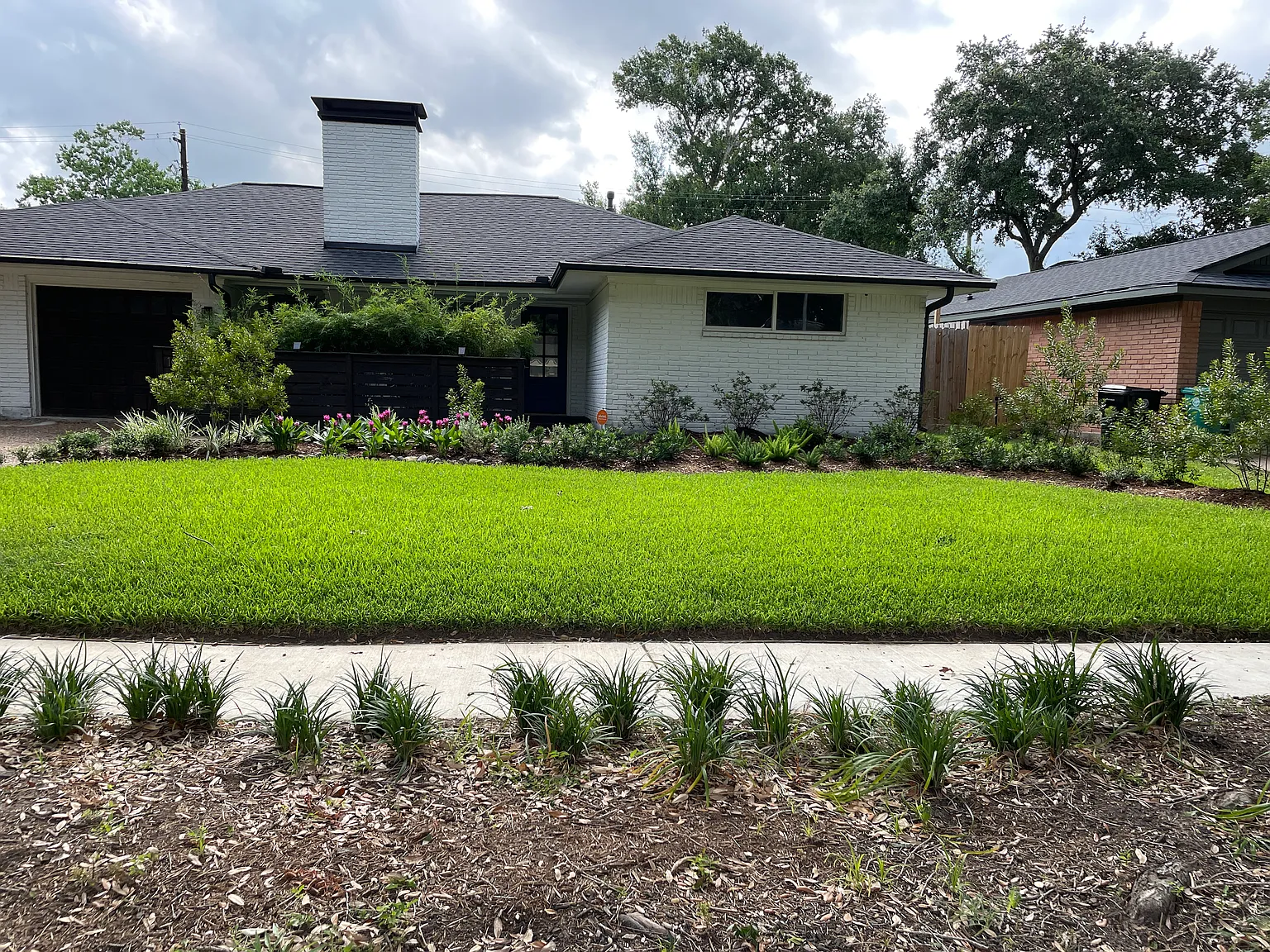 10819 Oasis Dr — Photo 2