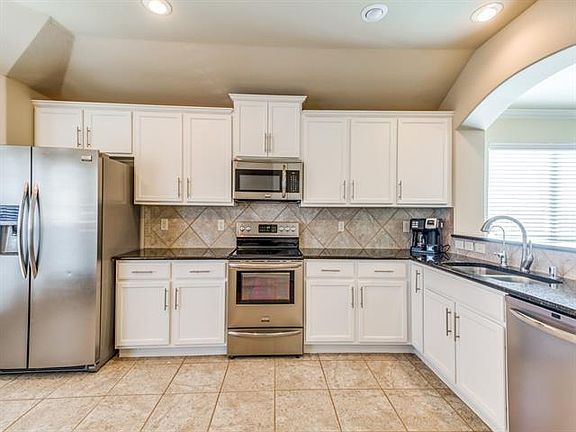 4th image of 840 English Ivy Dr