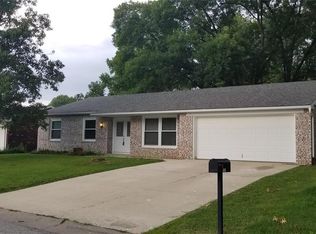 121 Debra Dr, Fairview Heights, IL 62208