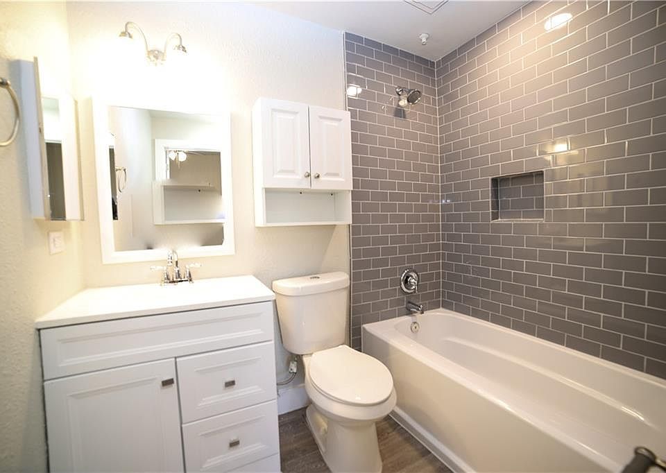 1st image of 114 E 31st St APT 208