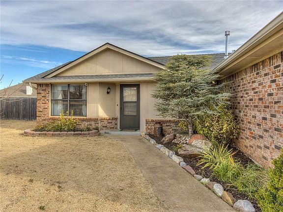 2nd image of 14401 Keri Cir