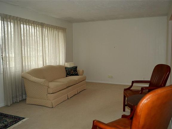 4th image of 24019 Lebern Dr
