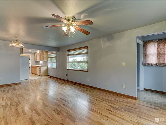 4th image of 316 Milroy Street NW