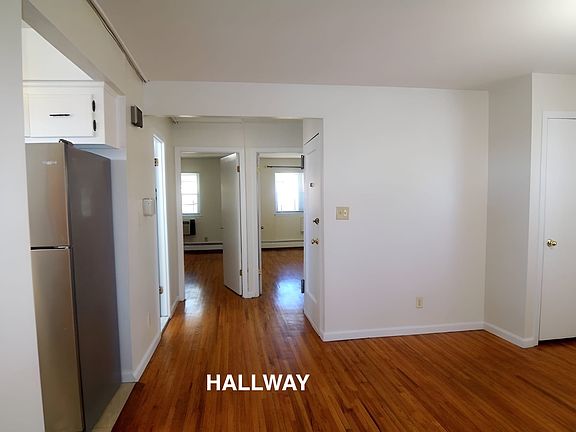 3rd image of 1465 Burke Ave