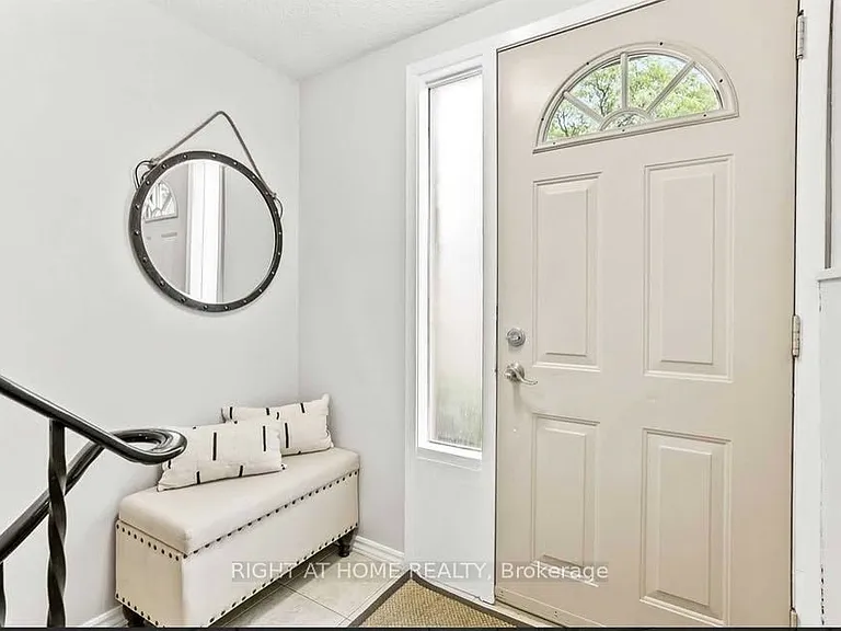 350 Camelot Ct #3 — Photo 14