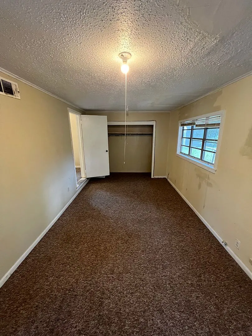 Clean 3bed, 1 bath ready to go! — Photo 4