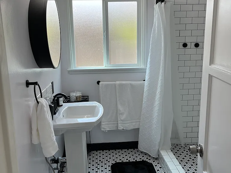 2037 Stewart St #1/2 — Photo 22