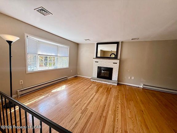 5th image of 133 Armstrong Dr