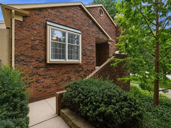 2648 E Windermere Woods Dr, Bloomington, IN 47401
