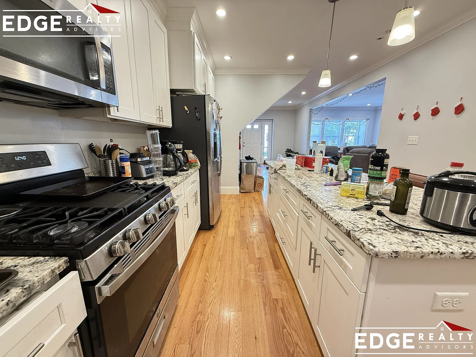 5 bed, 2000 sqft, $6,000 — Photo 1