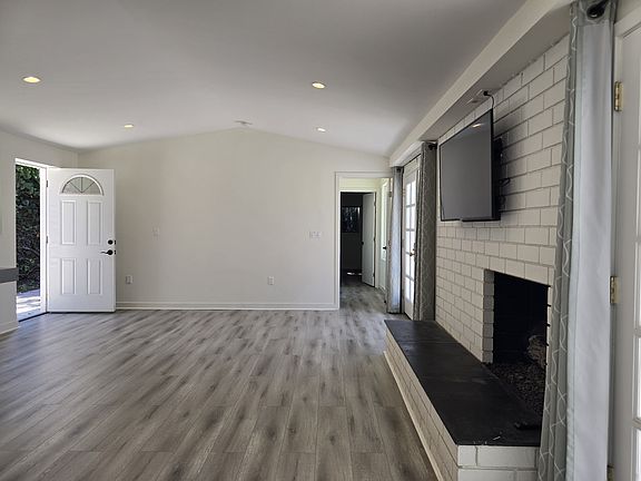 2nd image of 202 Bentley Cir