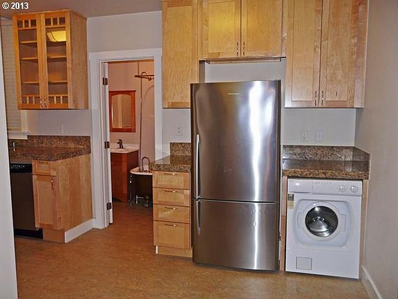 5th image of 1104 SW Columbia St