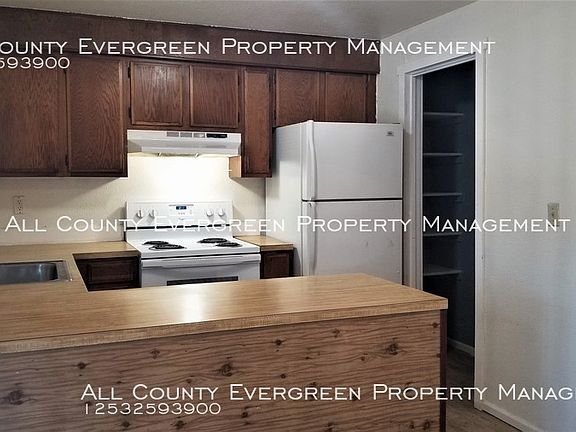 2nd image of 216 Chicago Blvd S #D