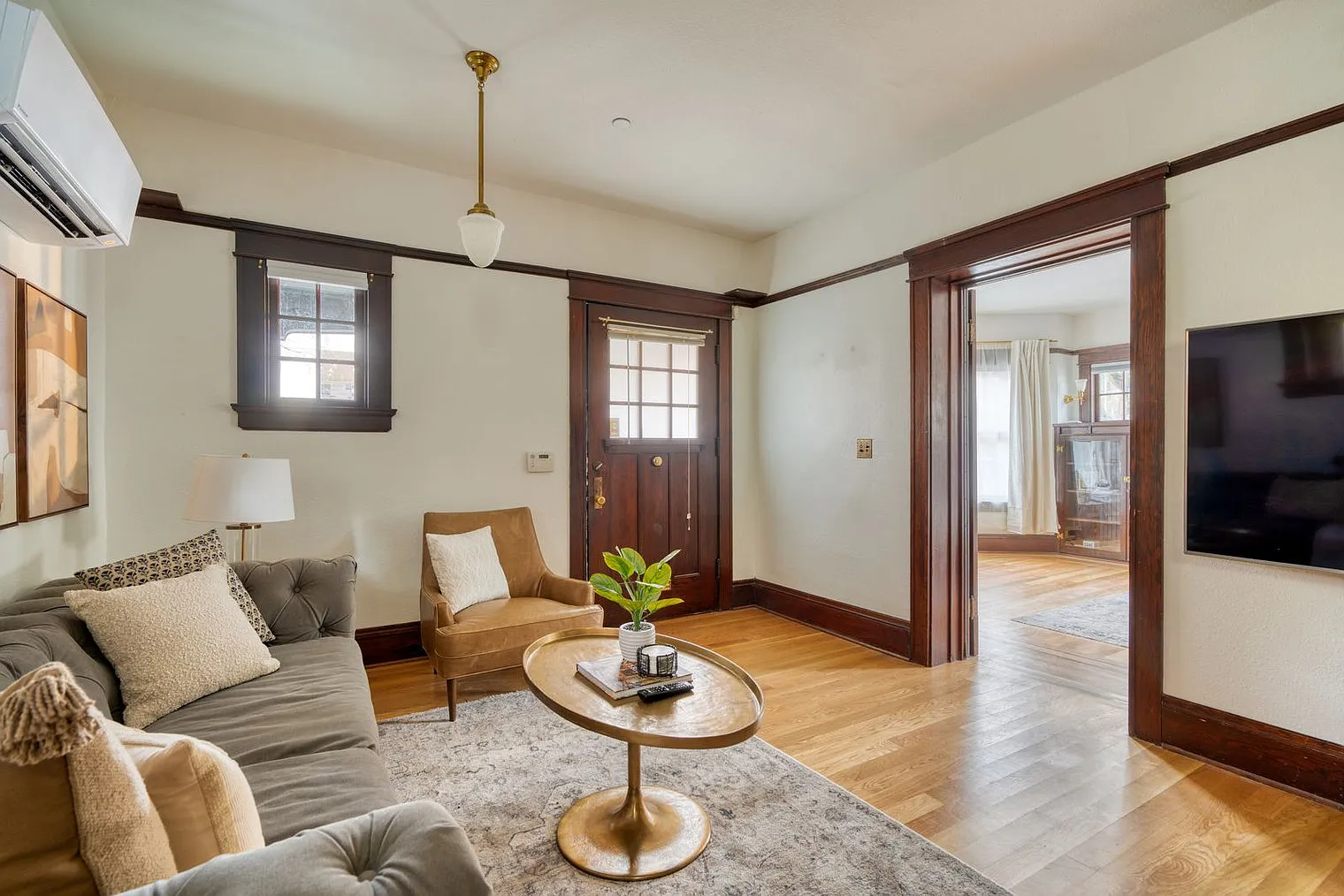 2 bed, 1.0 bath, 1076 sqft, $4,154 — Photo 4