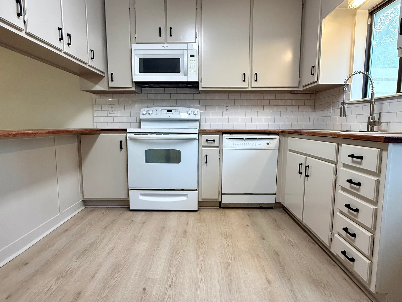 2 bed, 850 sqft, $1,500 — Photo 3