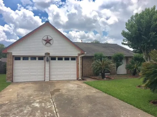 1302 Canyon Springs Dr, La Porte, TX 77571