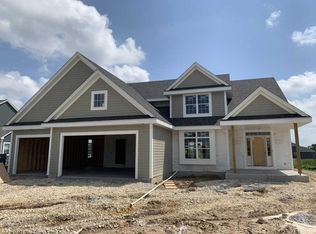 8011 W Highlander Dr, Mequon, WI 53097