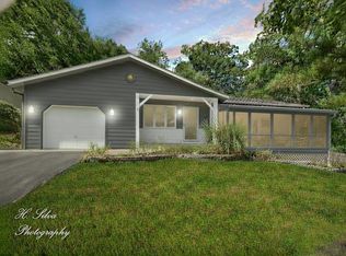 224 Hickory Rd, Oakwood Hills, IL 60013