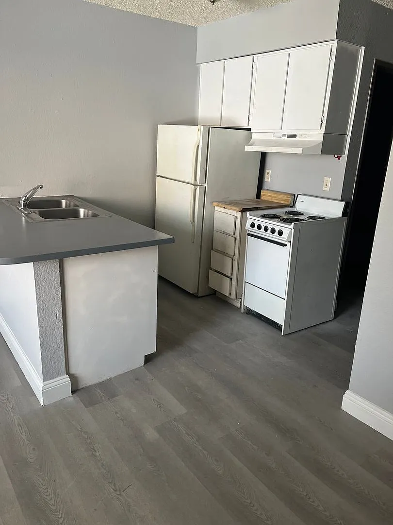 Koval Cove Apartments — Photo 4