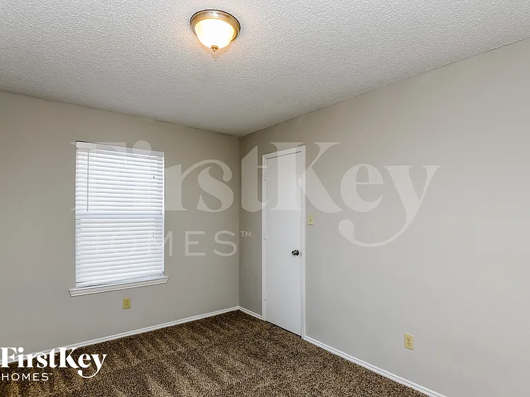 10913 Ives St — Photo 16