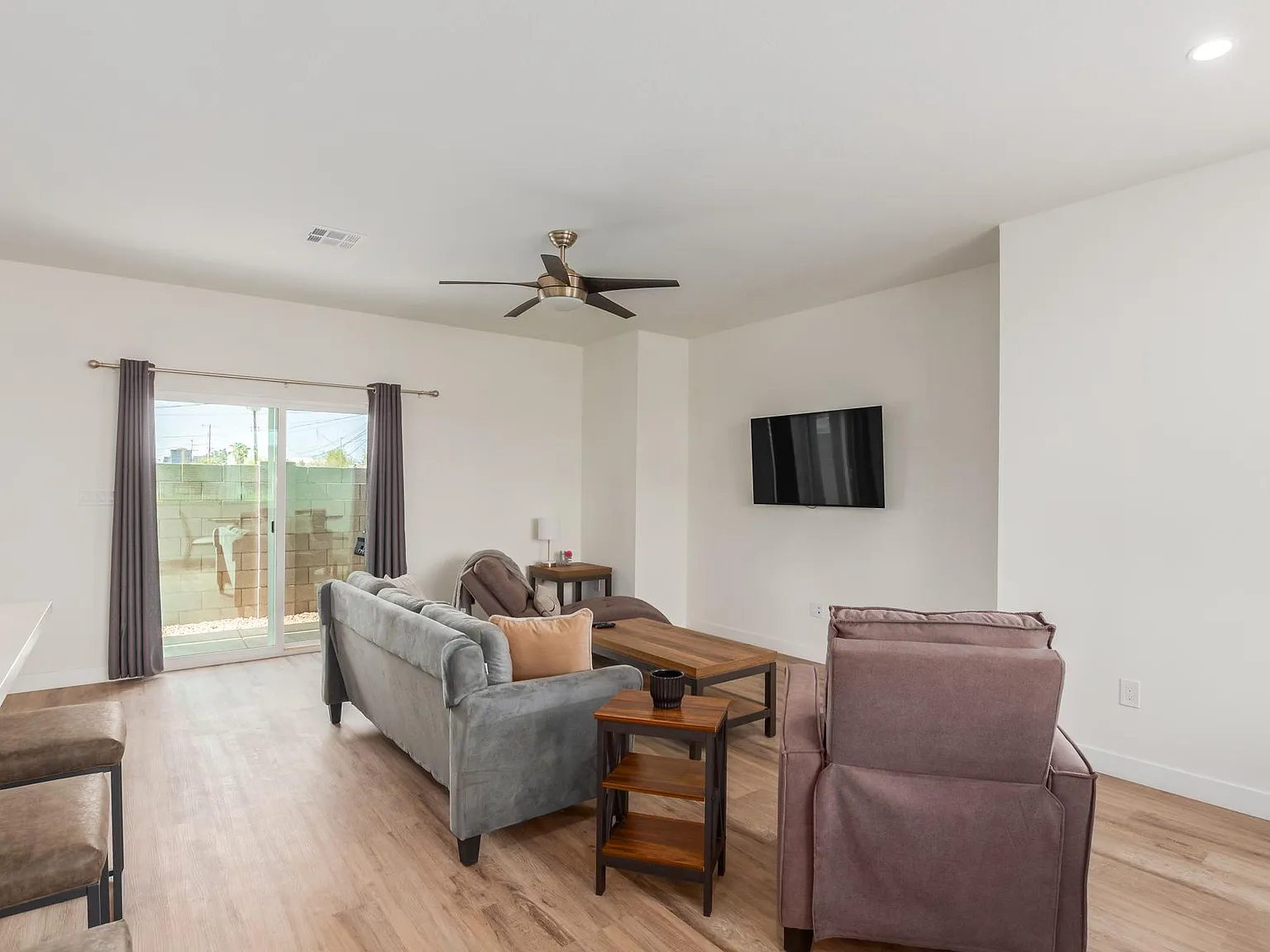 1735 S 2nd Pl — Photo 3