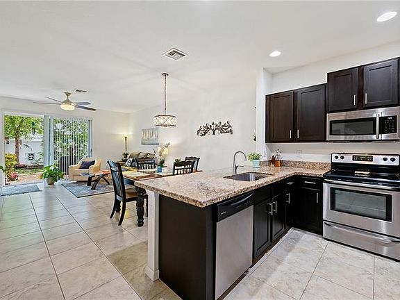 4th image of 374 NE 47th Pl
