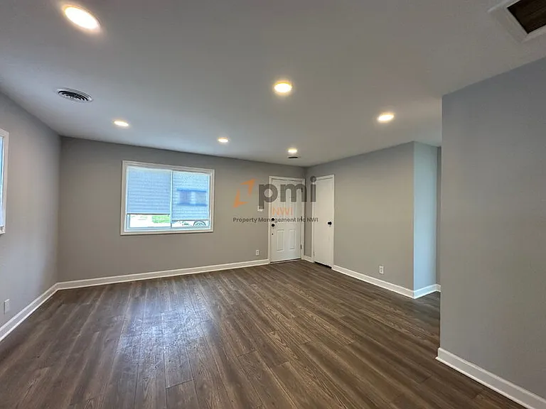 2015 Central Dr — Photo 16