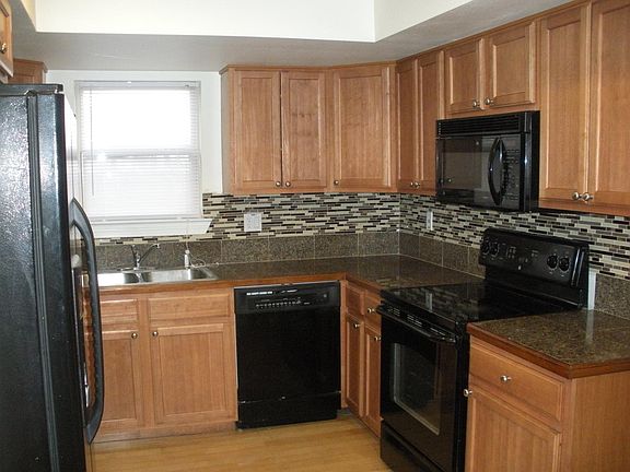 3rd image of 6955 Bellaire Dr