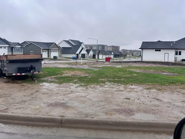 6013 W McKinley Cir, Sioux Falls, SD 57107