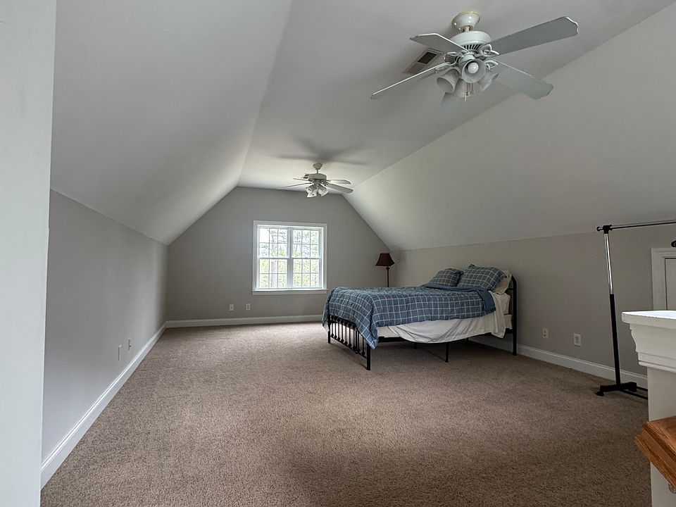 Large private bedroom available immediately
