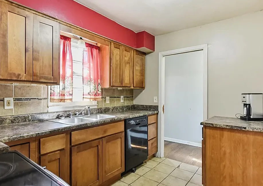 3 bed, 1.0 bath, 1400 sqft, $1,400 — Photo 4
