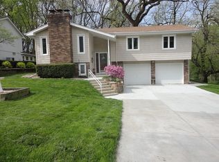 814 Moore Dr, Bellevue, NE 68005