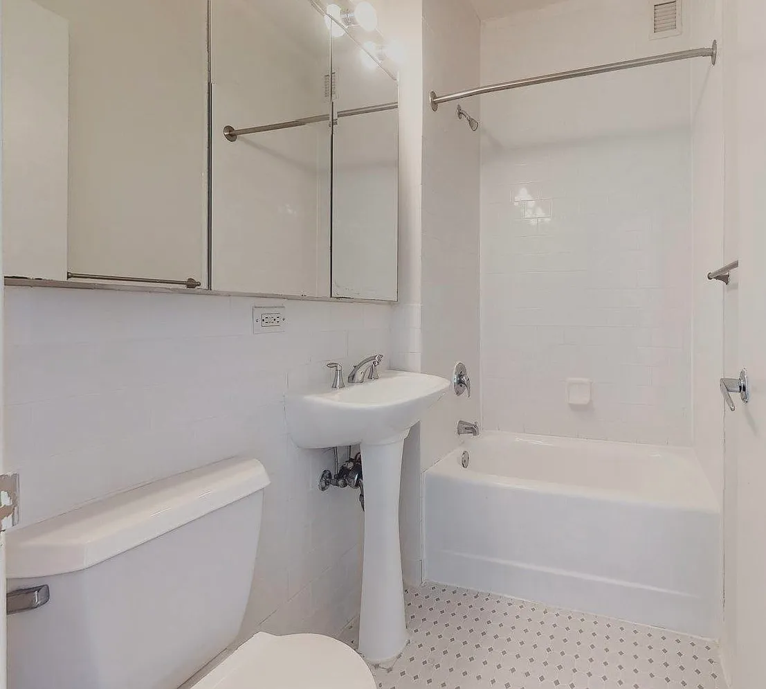 90 Washington Street — Photo 4