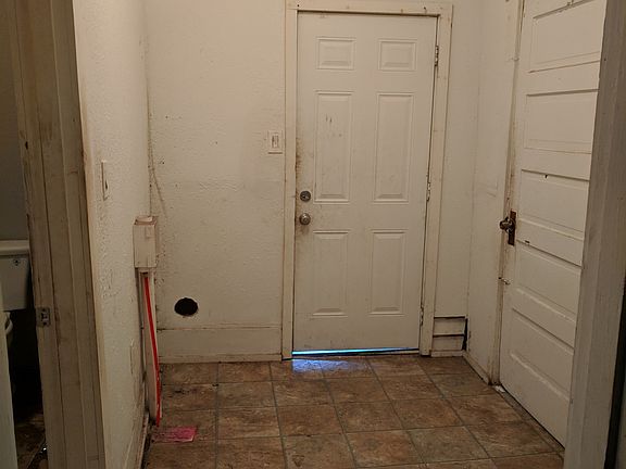 4th image of 2735 Lillian St