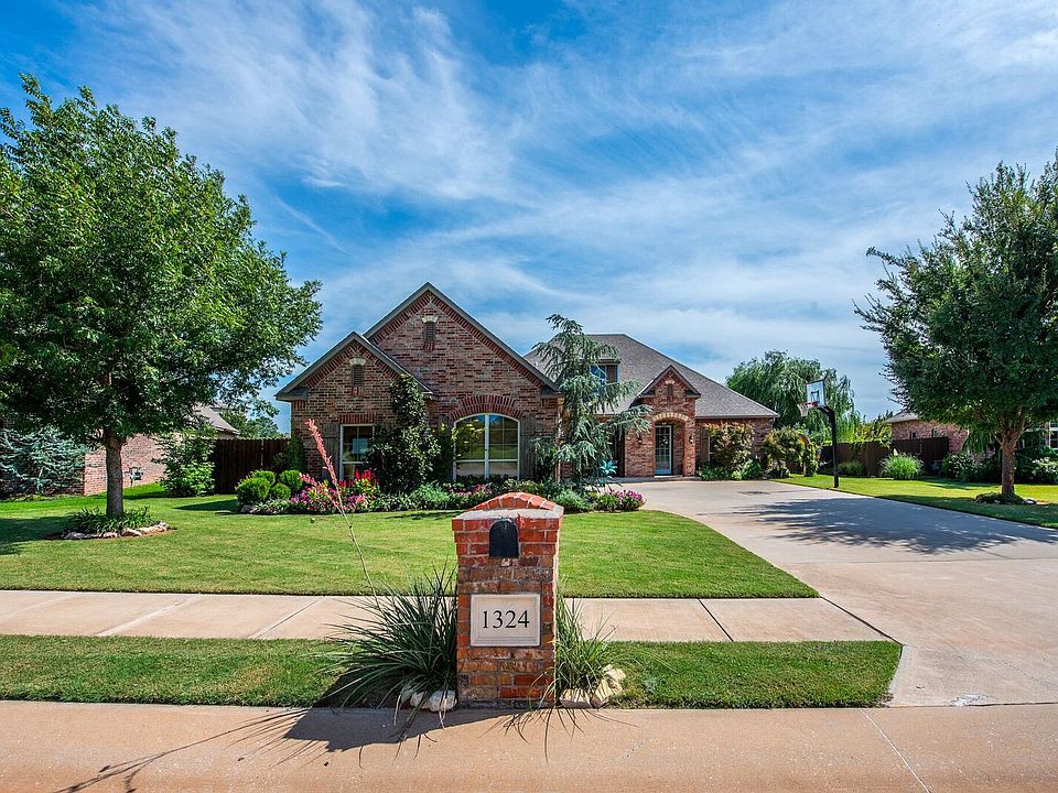 1324 Glen Cove Drive