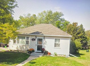 614 S Sanborn St, Chamberlain, SD 57325