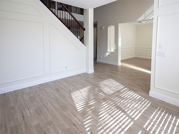 3rd image of 413 Ridge Meade Dr