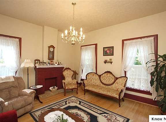 5th image of 113 E Lamartine St
