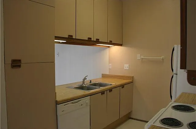 2 bed, 894 sqft, $3,200 — Photo 4
